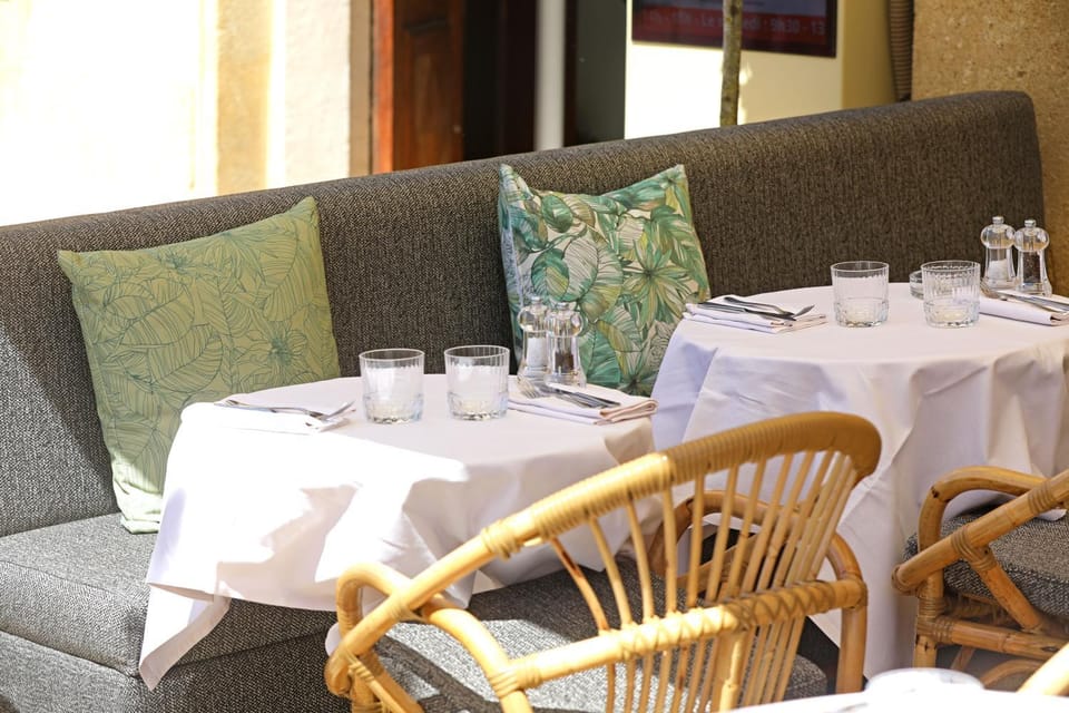 Restaurant/places to eat, Balcony/Terrace