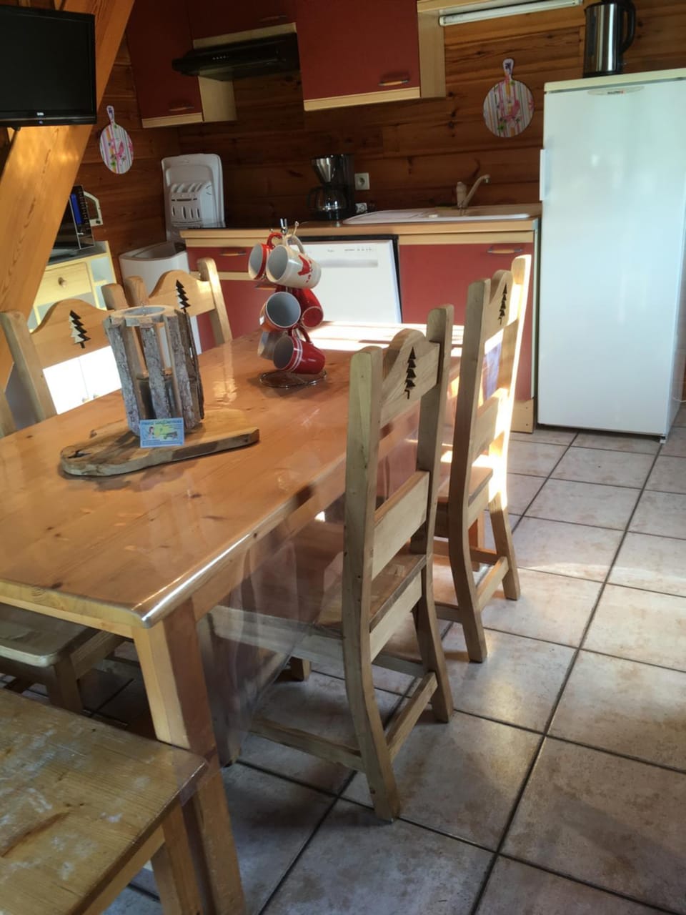 Kitchen or kitchenette, Dining area