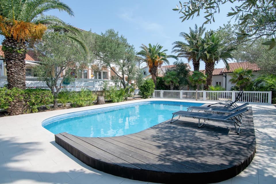 Swimming pool, Swimming pool