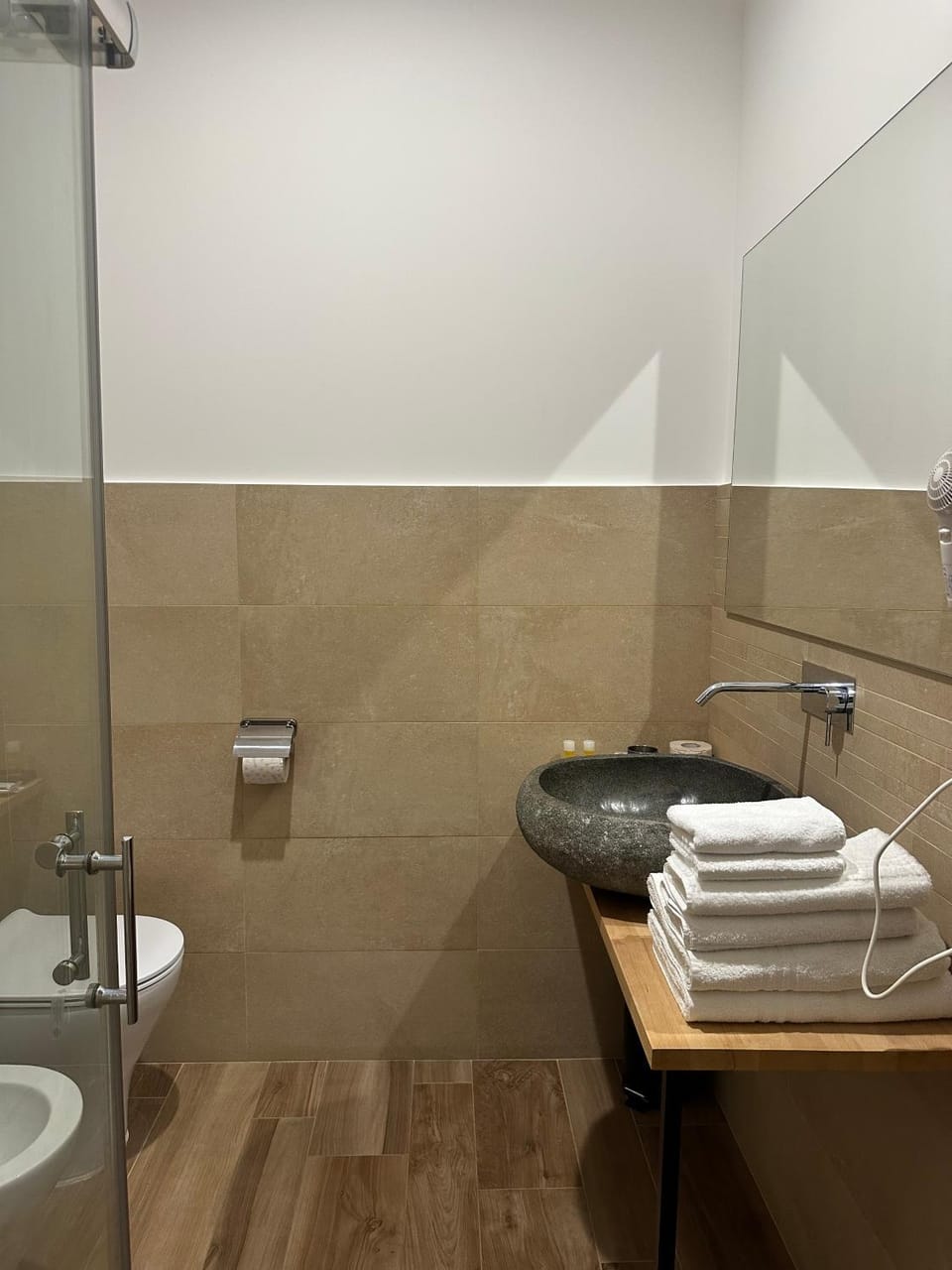 Shower, Toilet, Bathroom, towels
