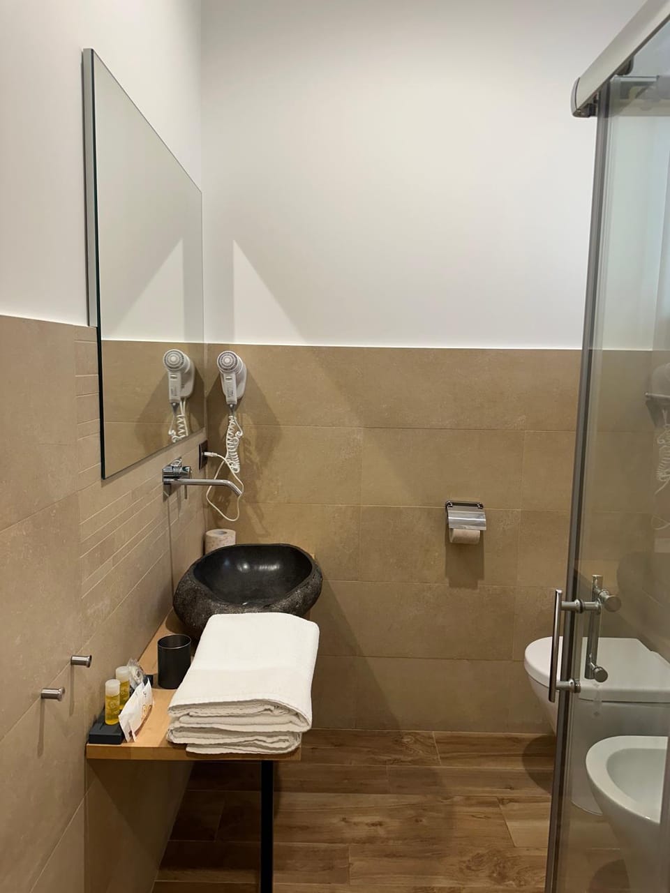 Shower, Toilet, Bathroom, towels