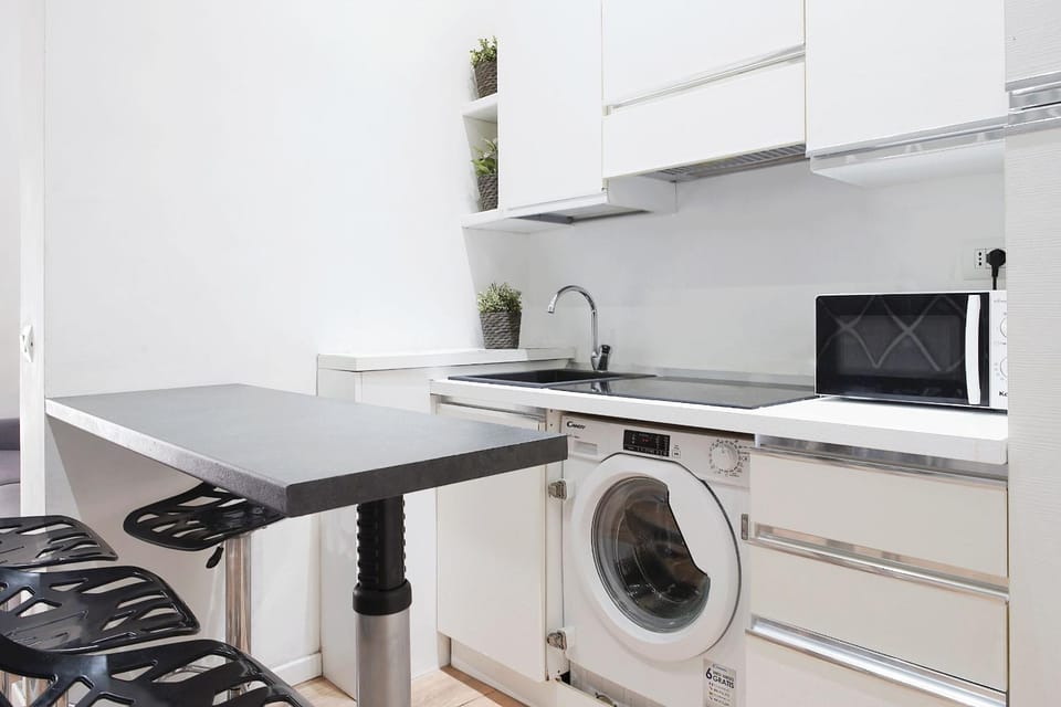 Kitchen or kitchenette, oven, stove, washing machine