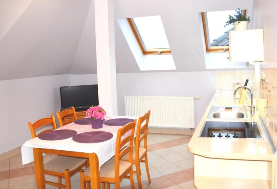 Apartamenty Dom na Wzgórzu Gardenia Bed and Breakfast in Lower Silesian Voivodeship