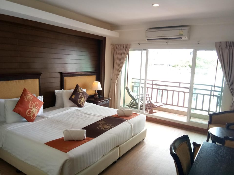 Bed, Balcony/Terrace, Photo of the whole room