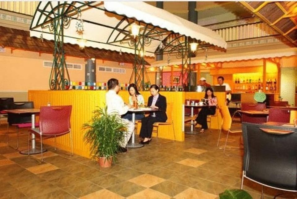 Restaurant/places to eat, Food and drinks