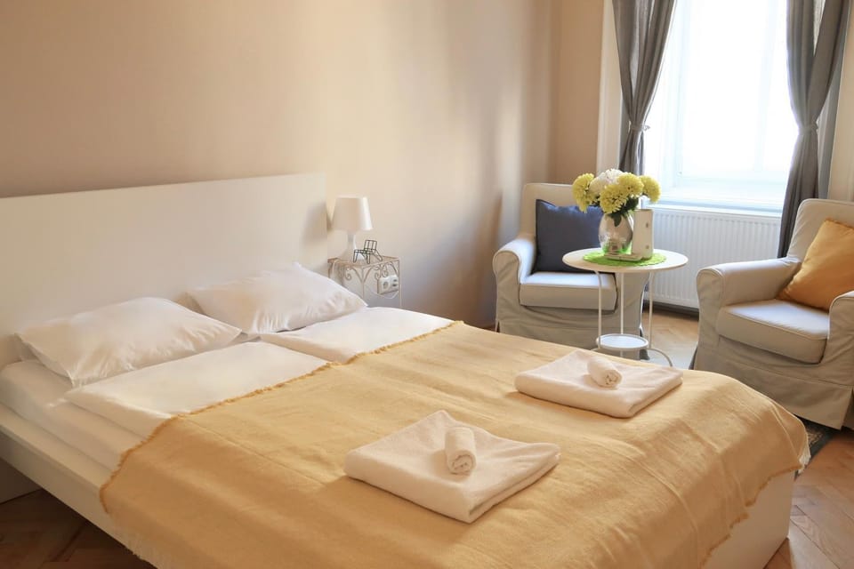 Bed, Seating area, Bedroom, towels