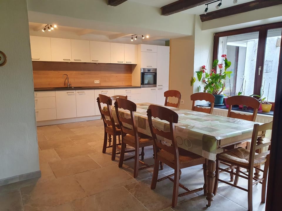 Sur la Rive Vierre House in Wallonia, Belgium