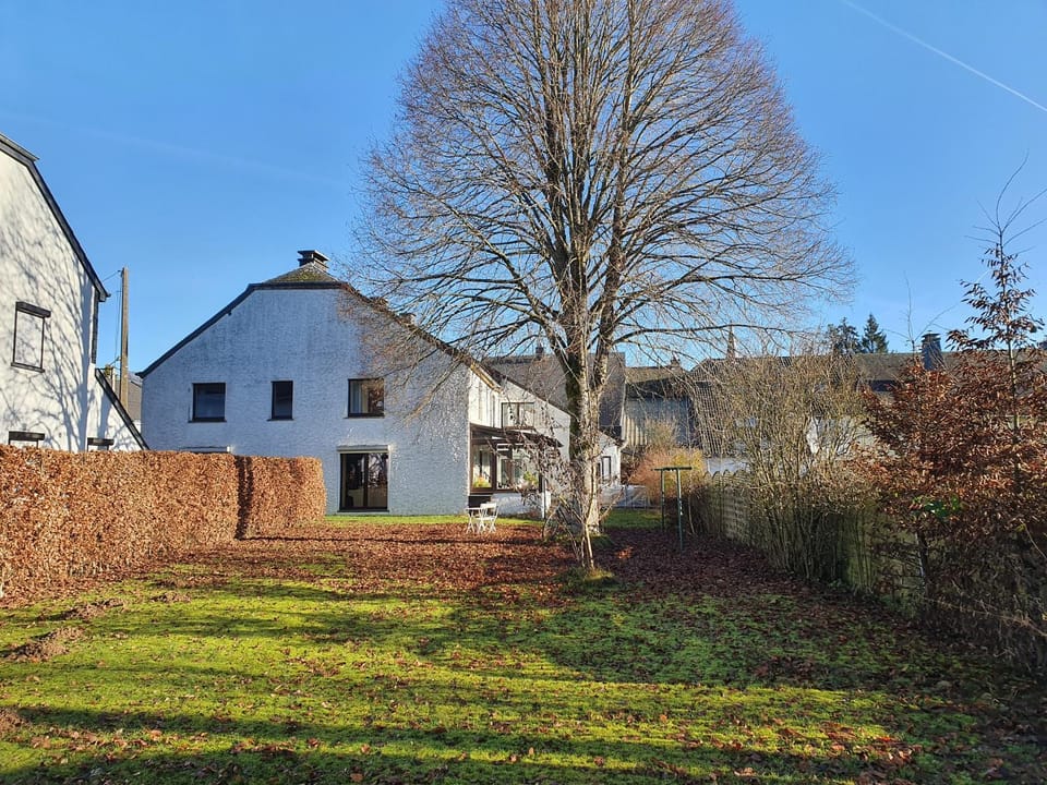 Sur la Rive Vierre House in Wallonia, Belgium
