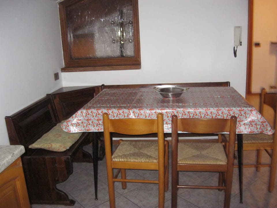 Communal kitchen, Lunch