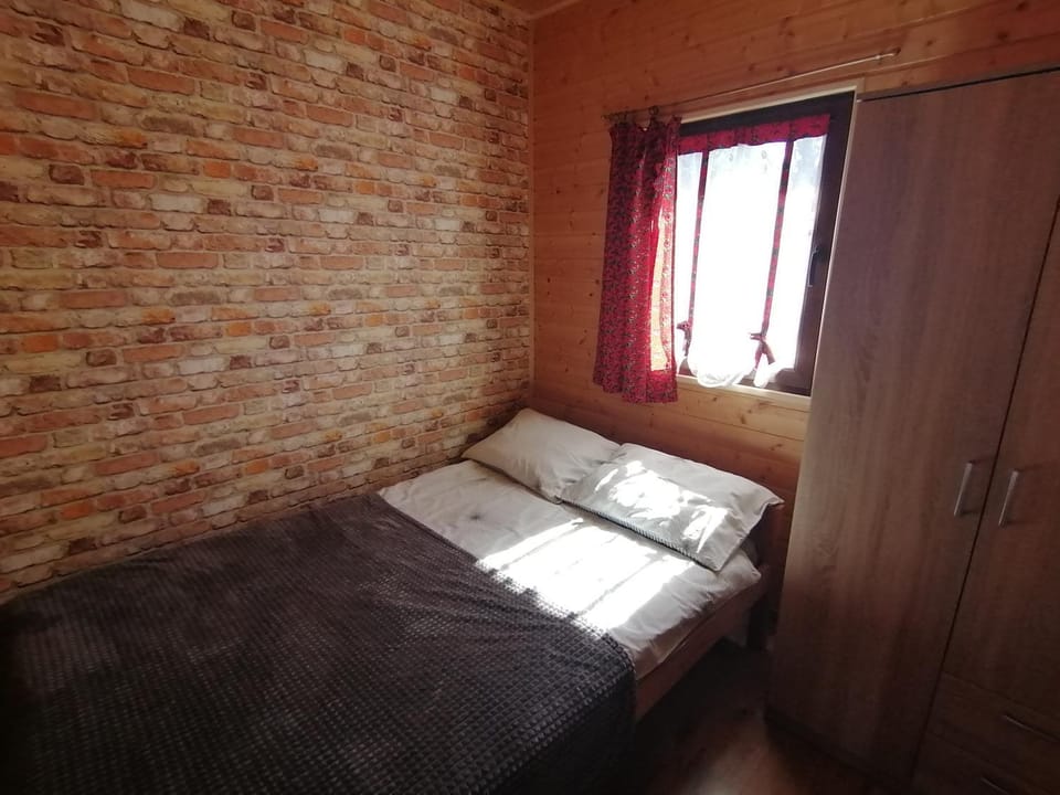 Domki Złota Rybka nad Jeziorem Solińskim jacuzzi Chalet in Slovakia