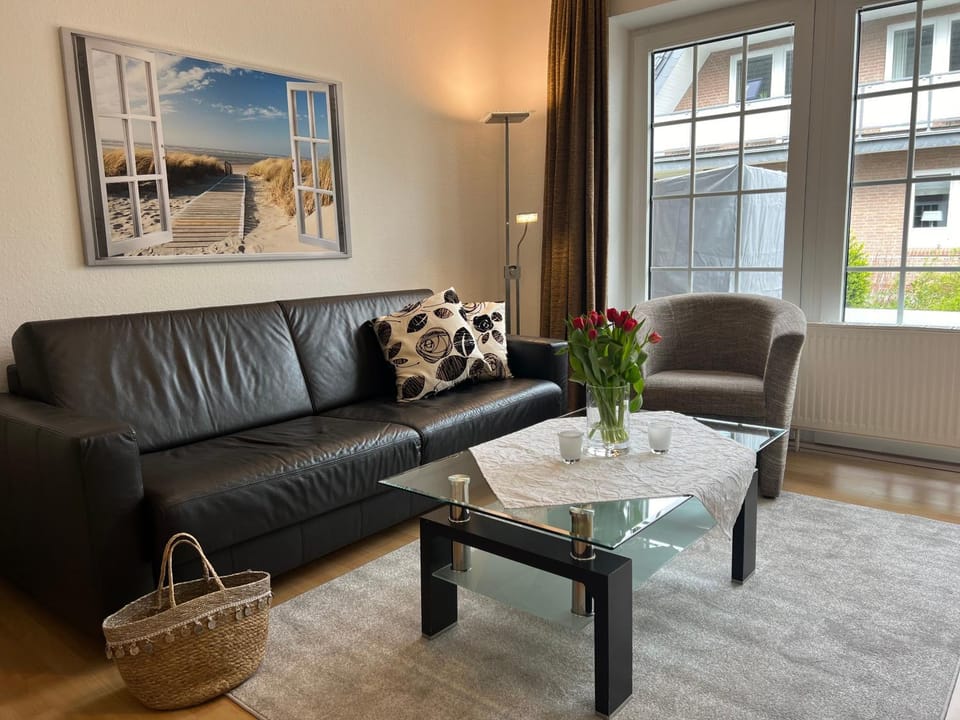 Living room, Photo of the whole room, Seating area