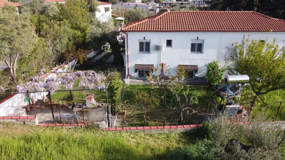 Property building, BBQ facilities, BBQ facilities, Garden view