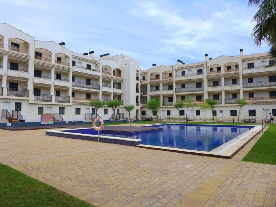 Garden, Pool view, Family