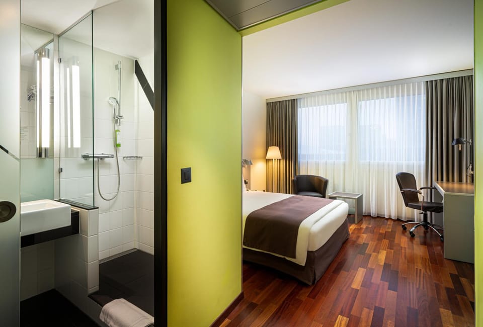 Bed, Bathroom, Photo of the whole room