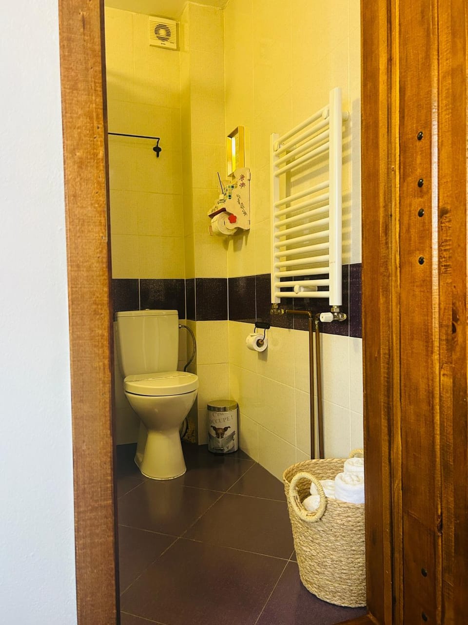 Toilet, Bathroom, towels
