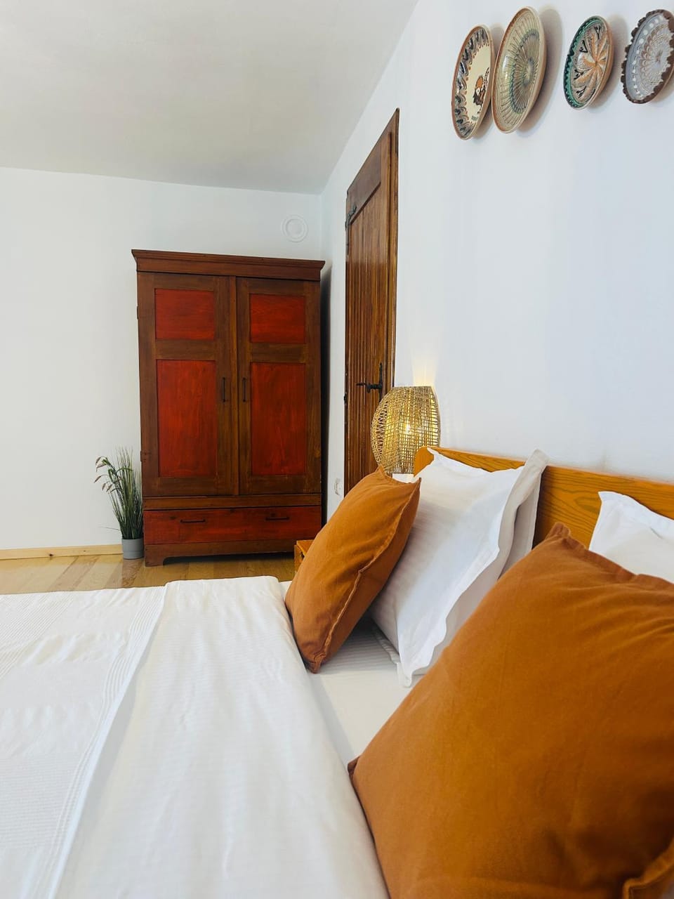 Bed, Photo of the whole room, wardrobe