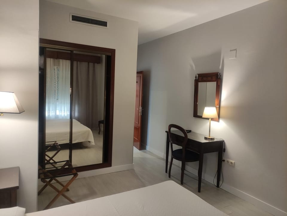 Bed, Photo of the whole room, Bedroom, hair dresser