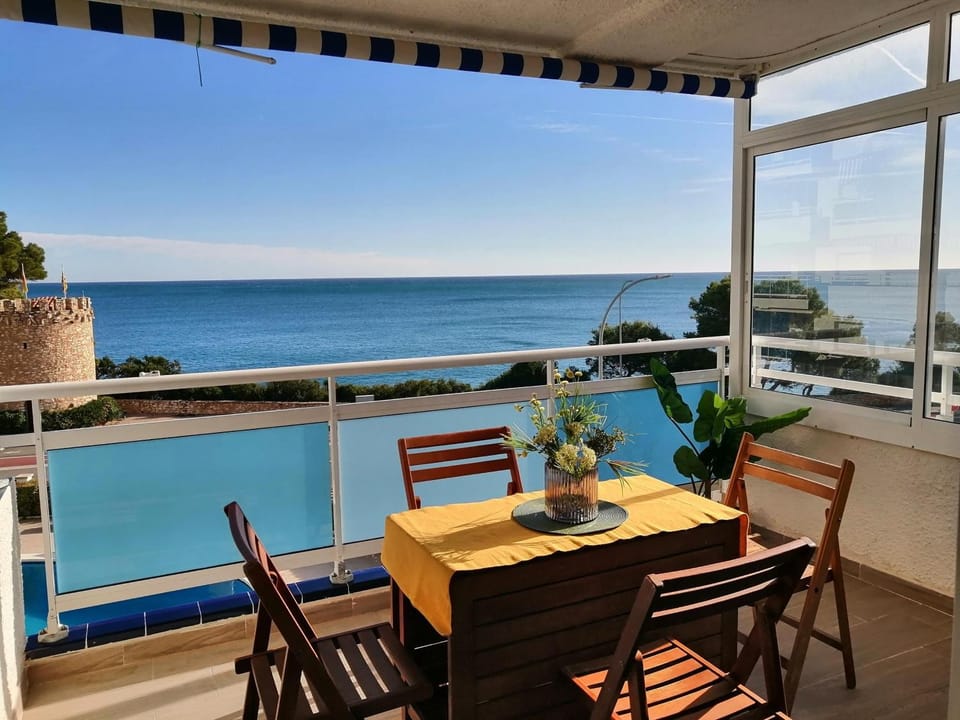 Pool view, Sea view