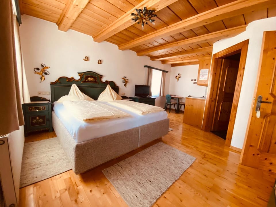 Bed, Photo of the whole room