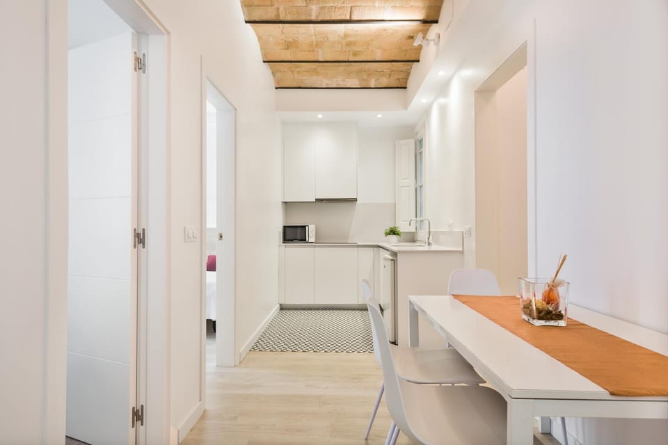 Kitchen or kitchenette, Living room, Seating area, Dining area