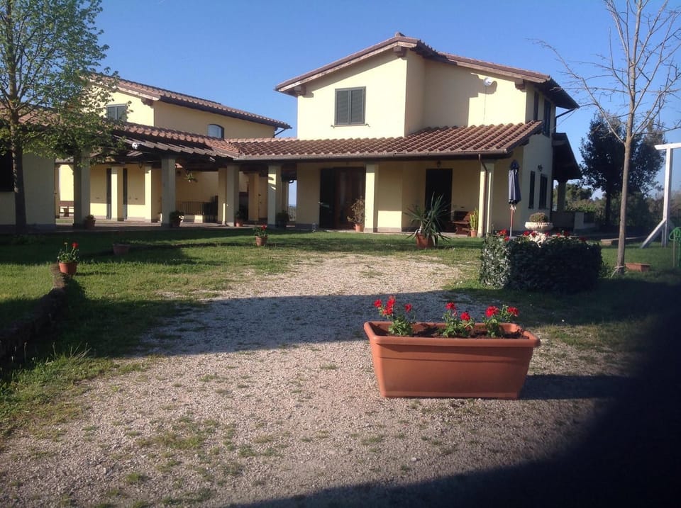 Property building, BBQ facilities, Balcony/Terrace