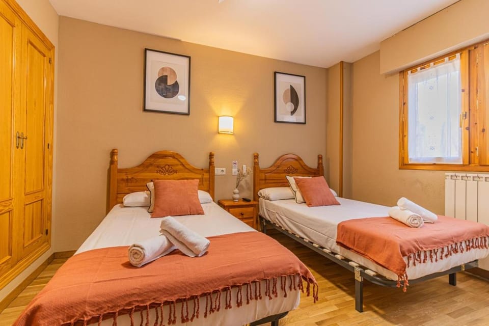 Hostal Valle De Tena Bed and Breakfast in Sabiñánigo