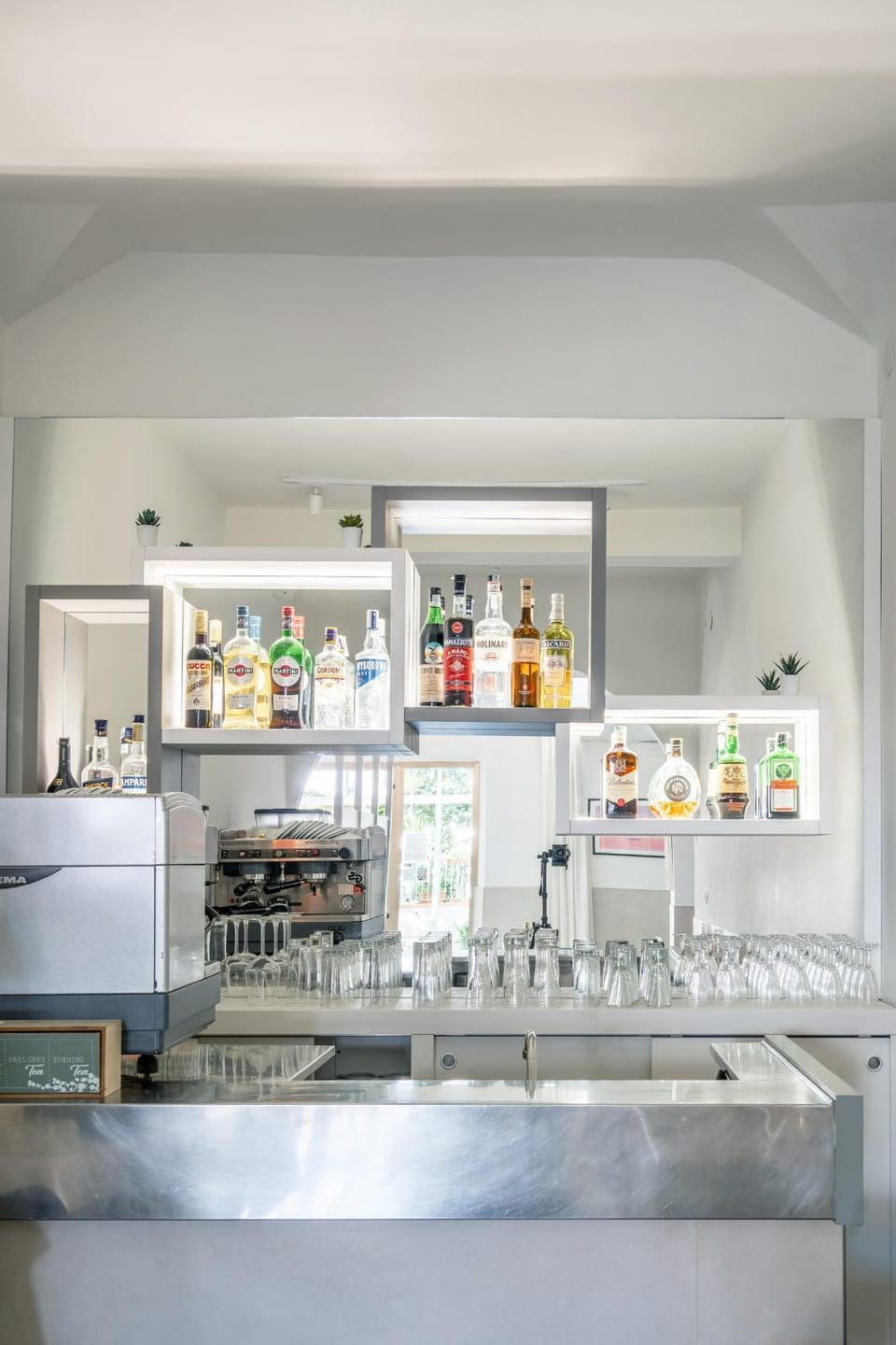 Lounge or bar, Drinks