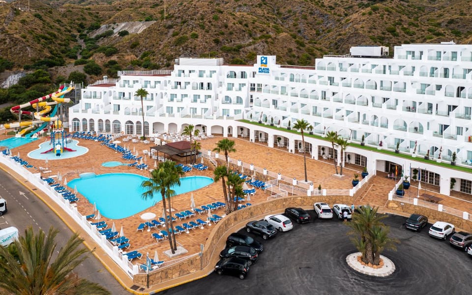 Property building, Day, Bird's eye view, Pool view, Parking