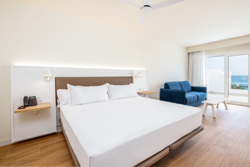 Coffee/tea facilities, Balcony/Terrace, Garden view, Pool view, Sea view