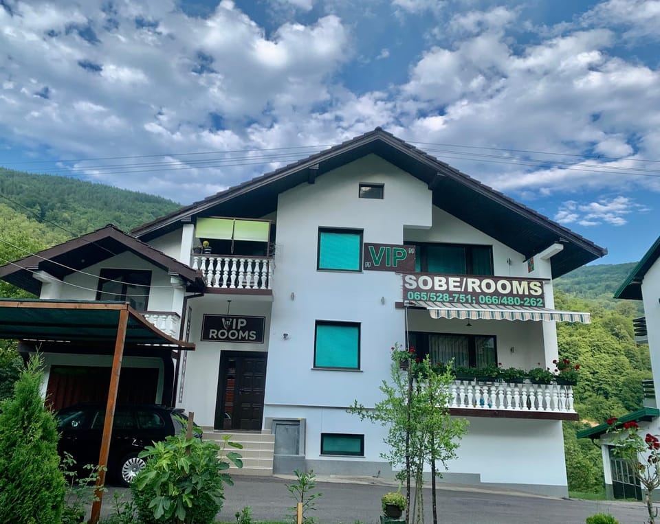 Property building, Day, Natural landscape, Summer, Horse-riding, Mountain view, Mountain view