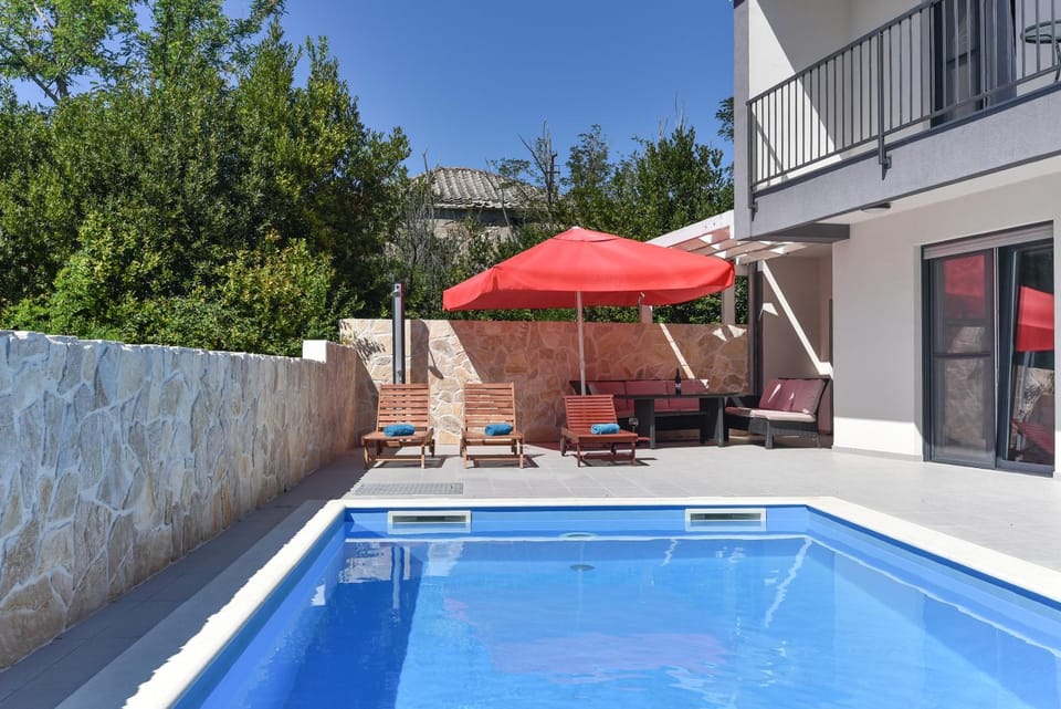 Property building, Patio, Pool view, Swimming pool, sunbed
