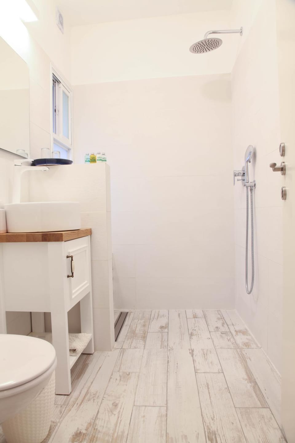 Shower, Toilet