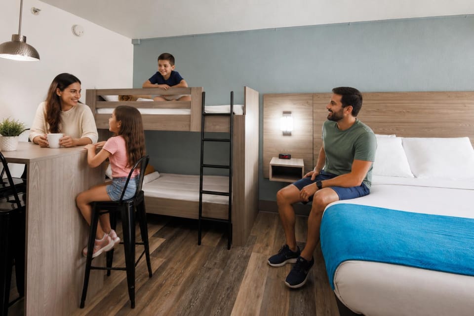 Bedroom, bunk bed