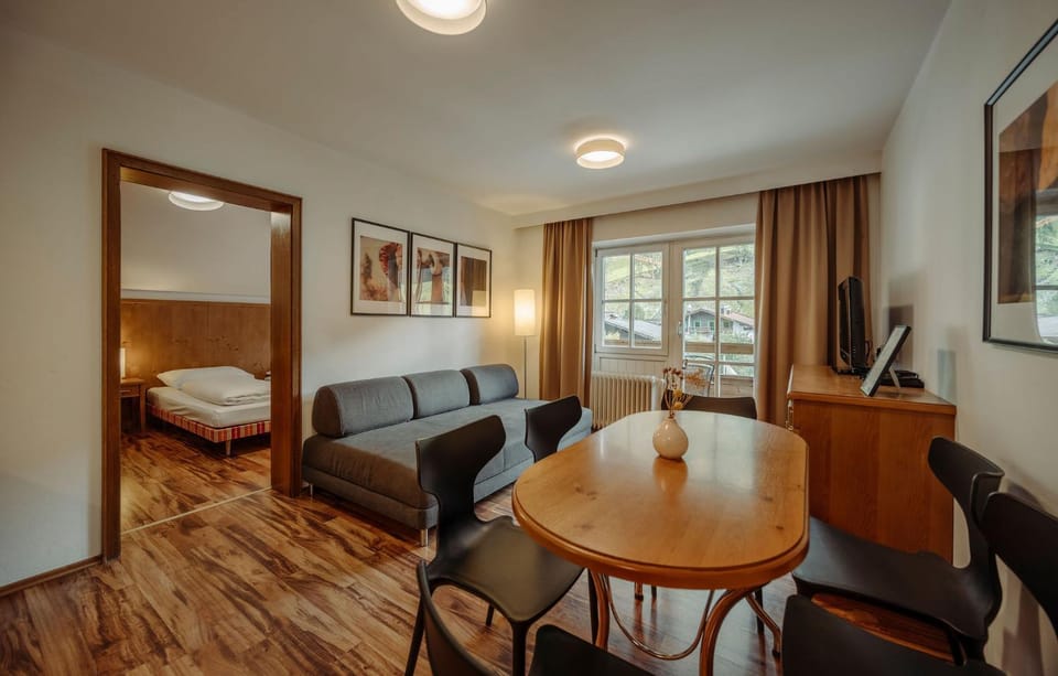 Living room, Photo of the whole room