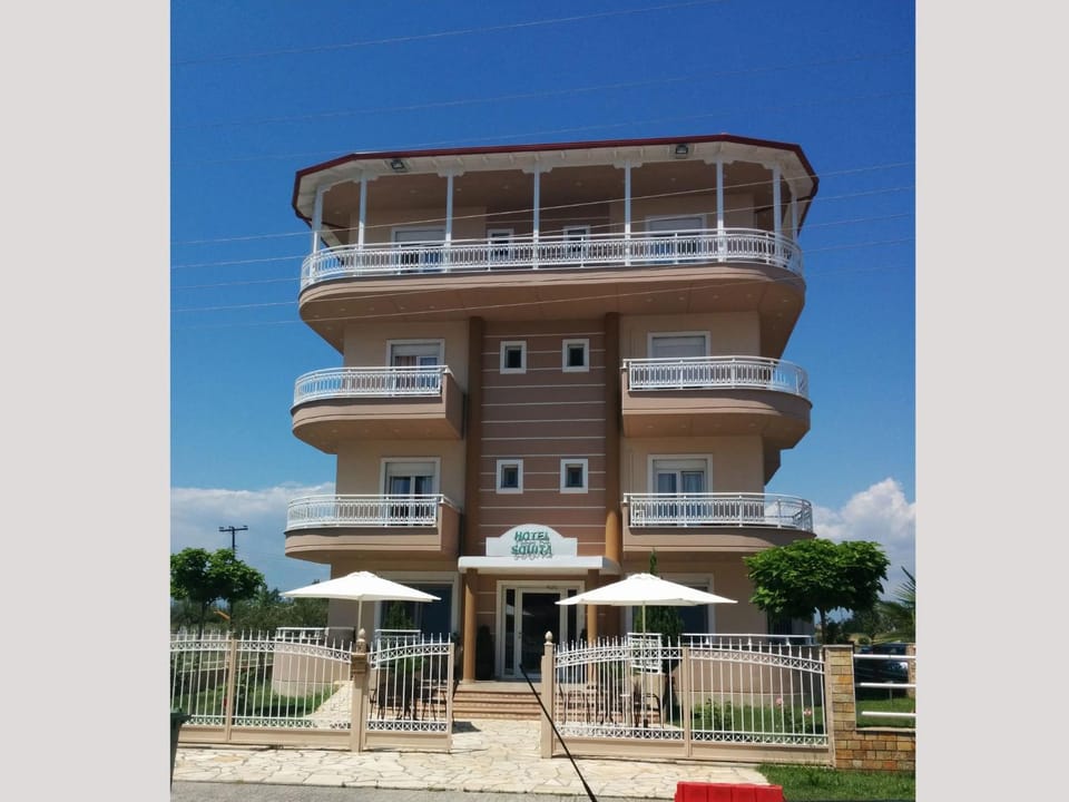 Facade/entrance