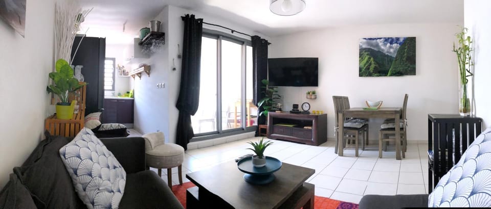 TV and multimedia, Living room, Dining area