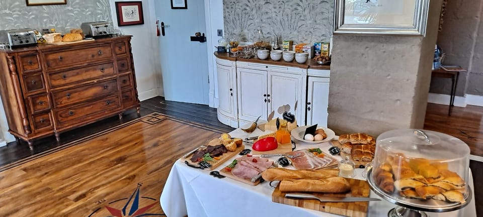 Continental breakfast, Buffet breakfast