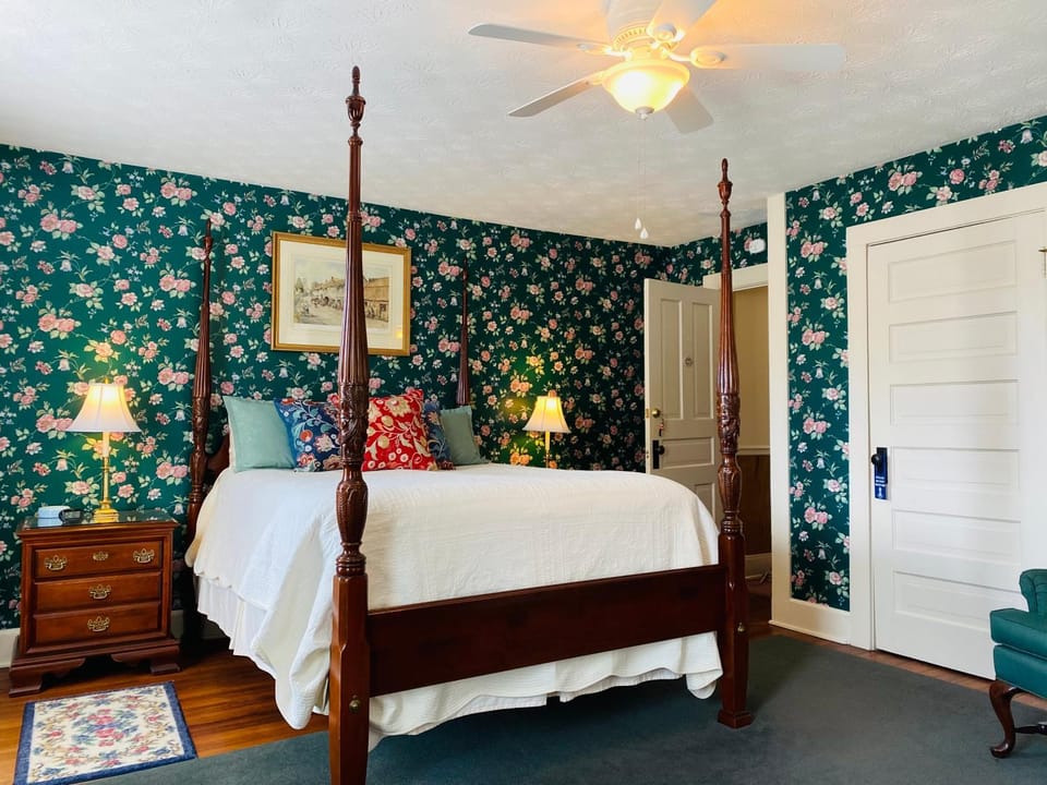 Terrell House B&B Bed and Breakfast in Burnsville