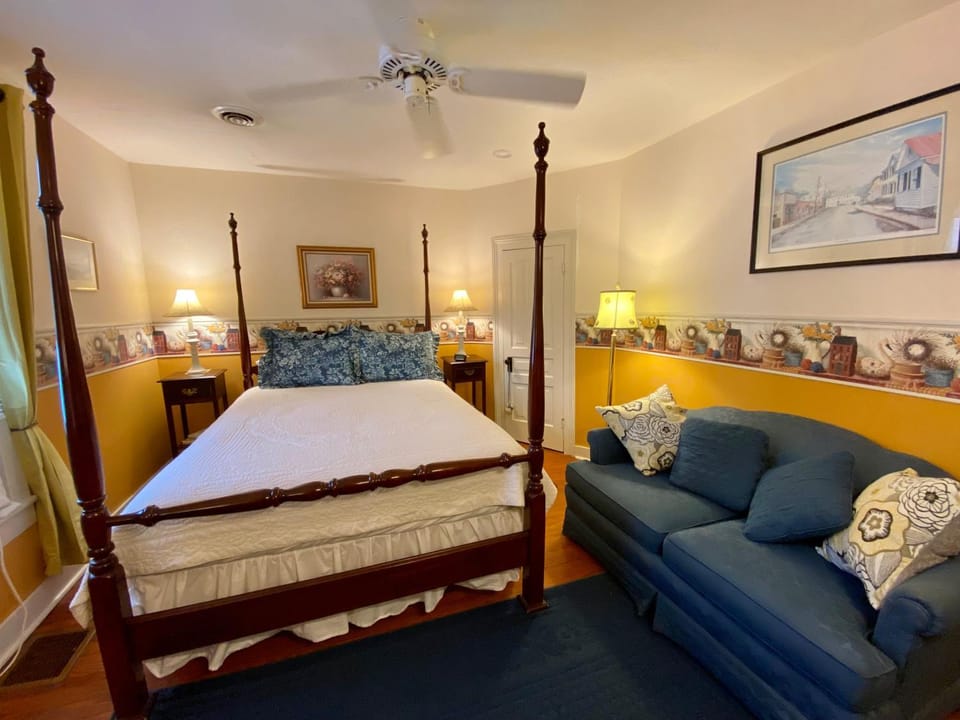 Terrell House B&B Bed and Breakfast in Burnsville