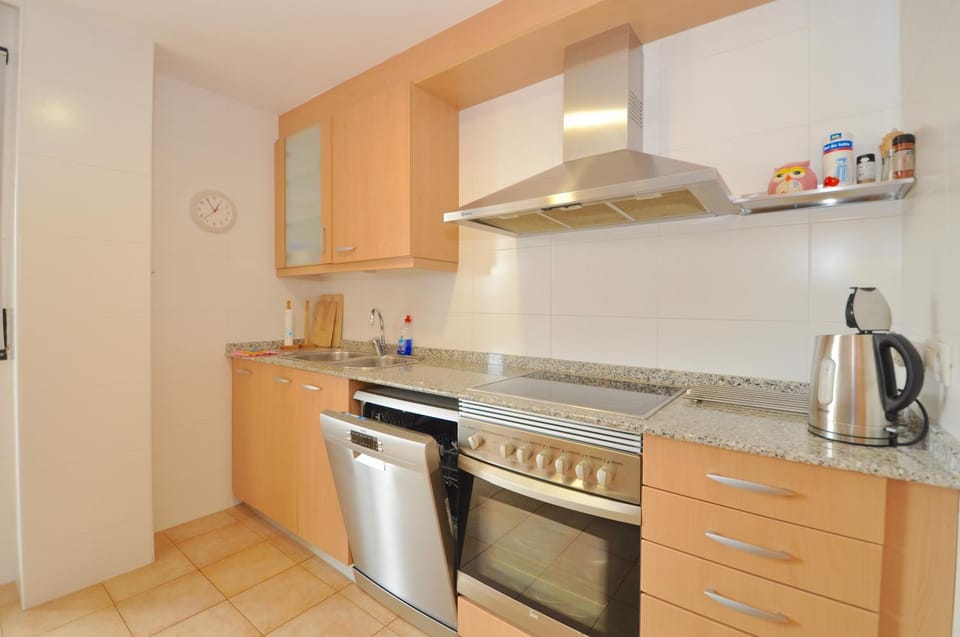 Coffee/tea facilities, Kitchen or kitchenette, Communal kitchen