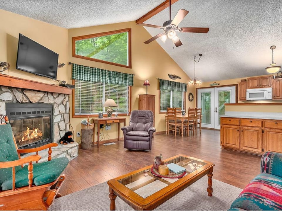 Smoky Mountain Treehouse House in Maggie Valley