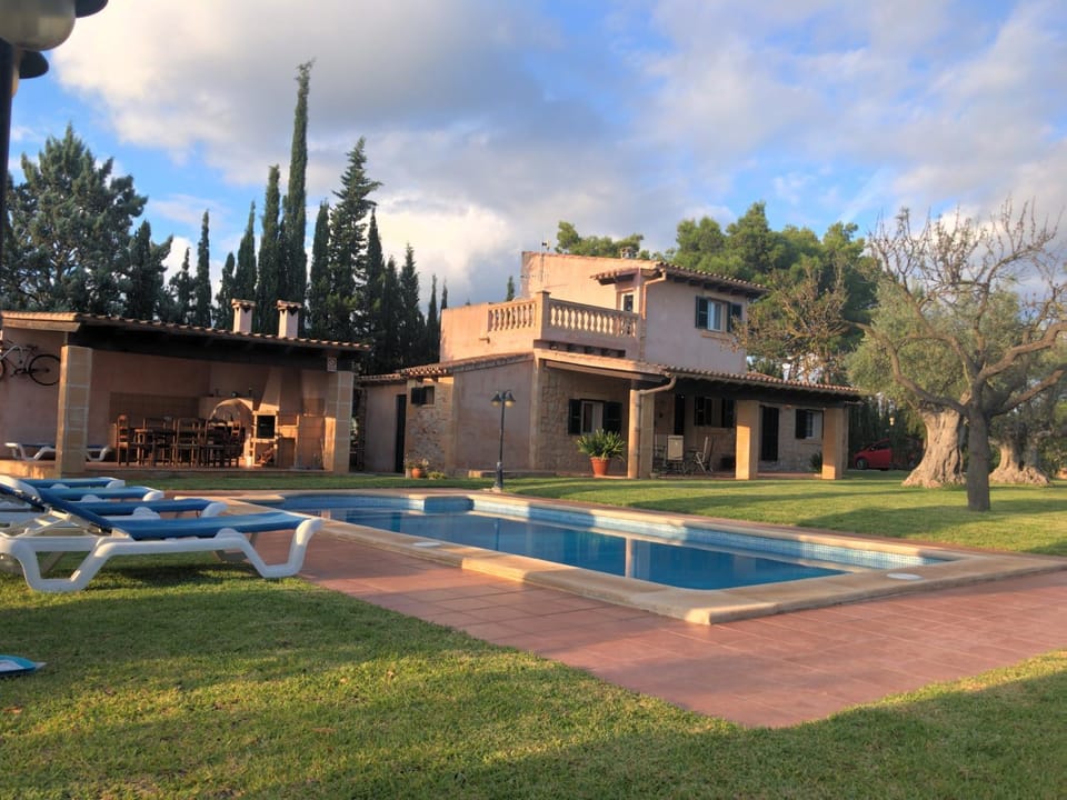 Facade/entrance, Swimming pool