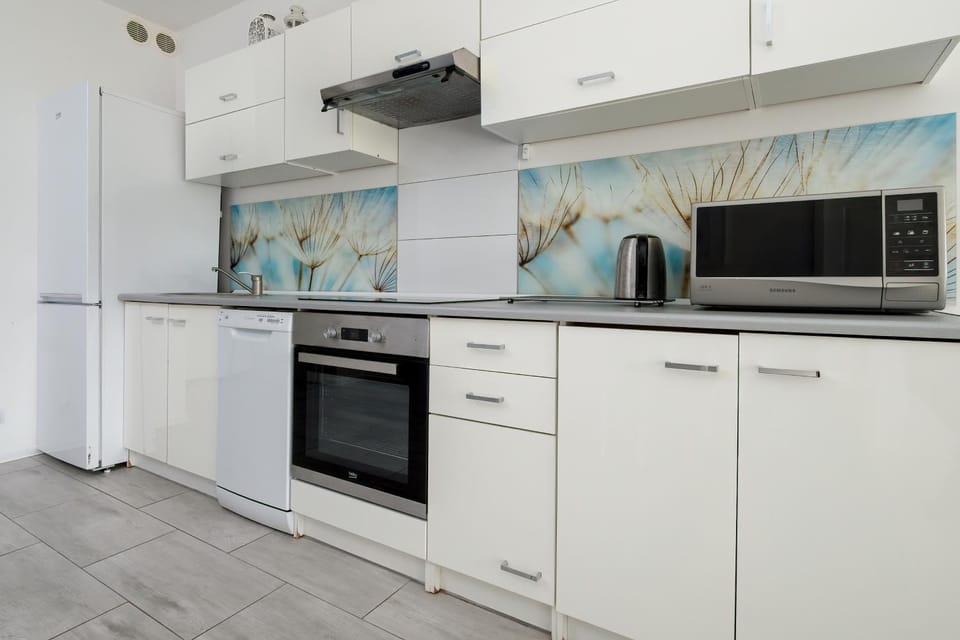 Coffee/tea facilities, Kitchen or kitchenette, stove