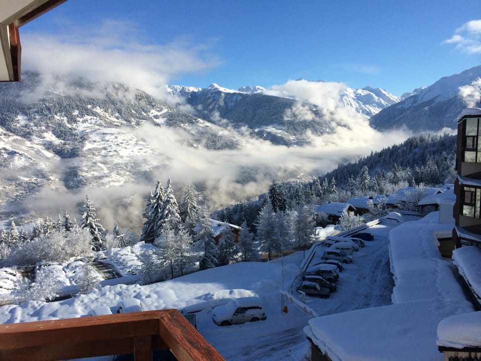 Balcony/Terrace, Mountain view