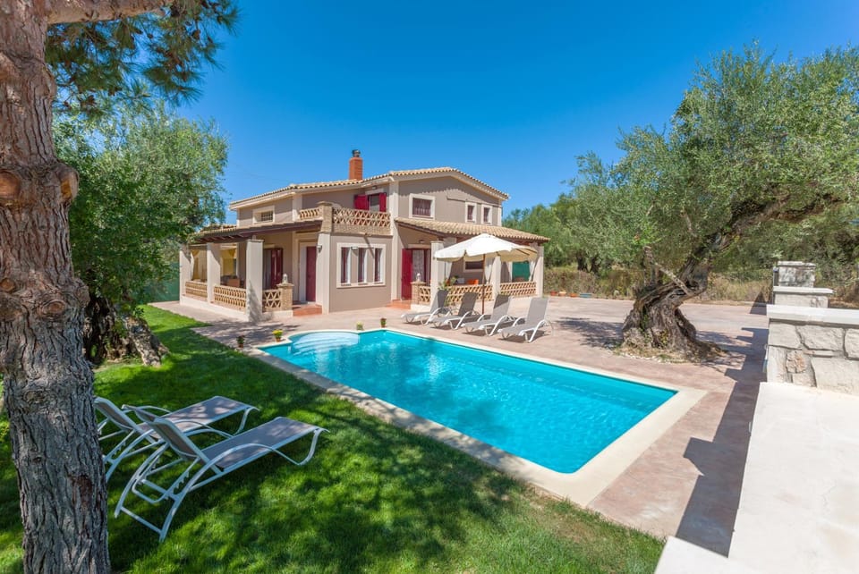 Property building, Patio, Spring, Day, Garden, Garden view, Pool view, Swimming pool, sunbed