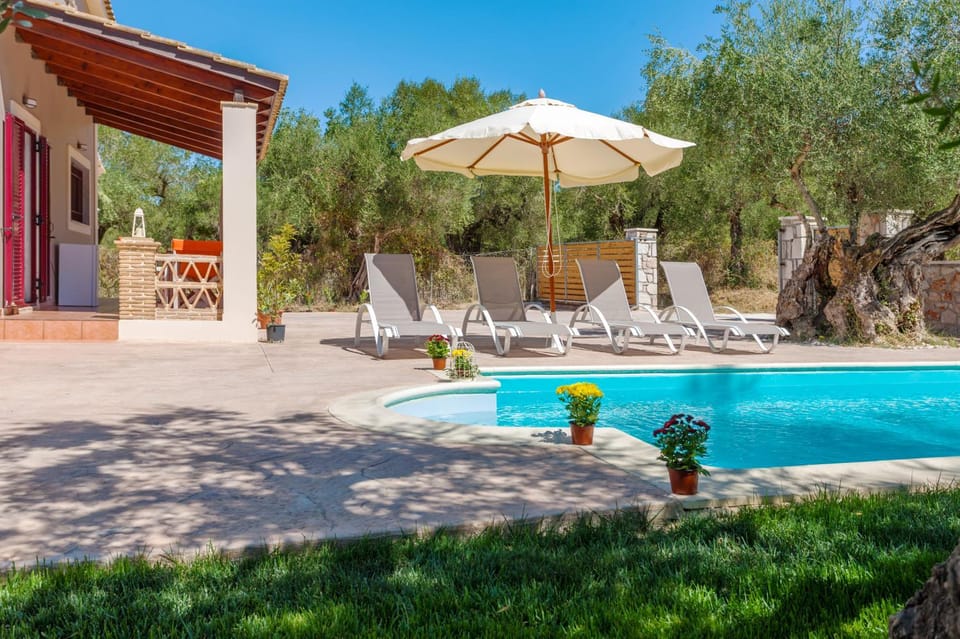 Property building, Patio, Spring, Day, Natural landscape, Garden, Garden view, Pool view, Swimming pool, sunbed