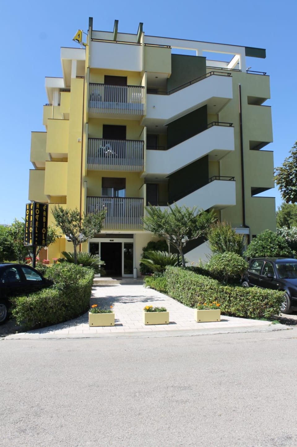 Facade/entrance