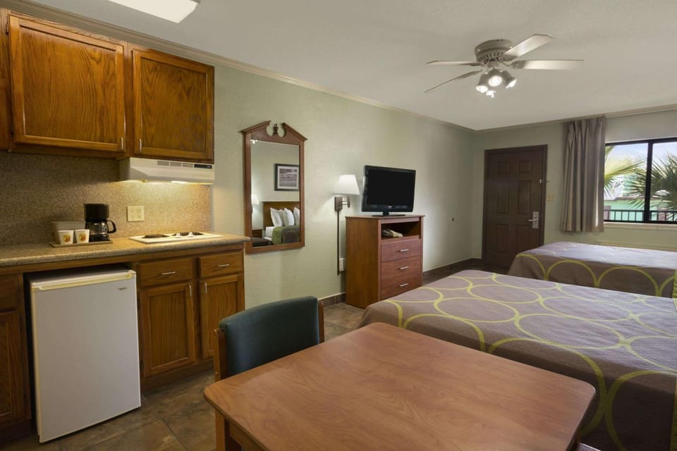 Photo of the whole room, On site