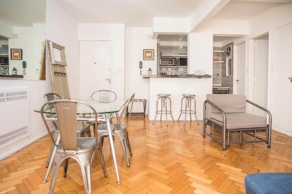 Kitchen or kitchenette, Living room, Seating area, Dining area, minibar