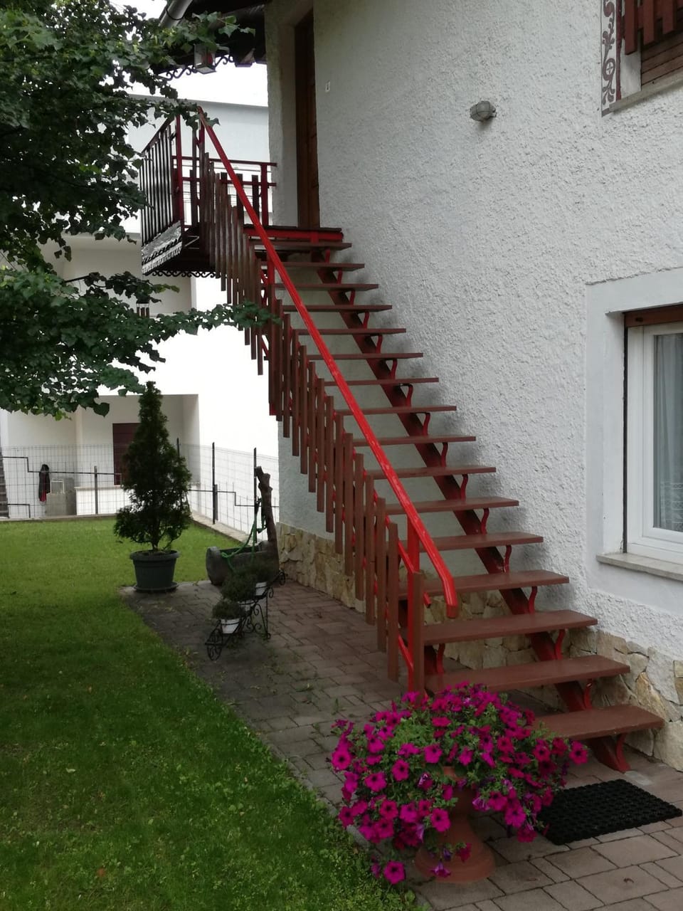 Facade/entrance